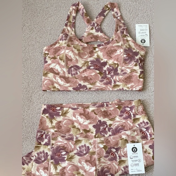 ✨NWT✨ Floral Print 🌺 Workout Set - Picture 2 of 10